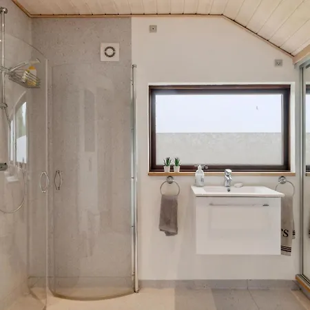 1 Bedroom Stunning In